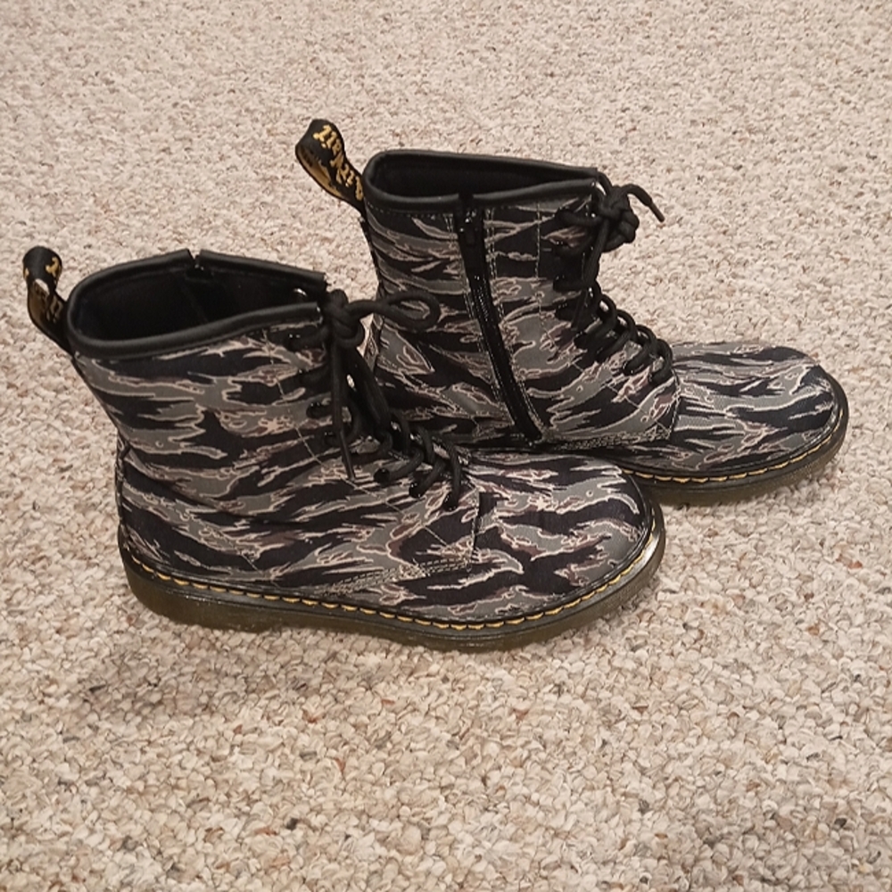 Dr. Martens #1460 Camo Sz 6 EUC